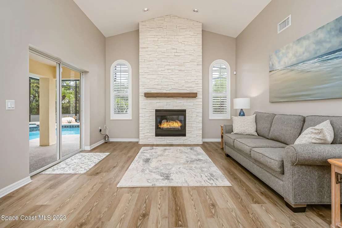 Photo of 4363 Long Lake Road
