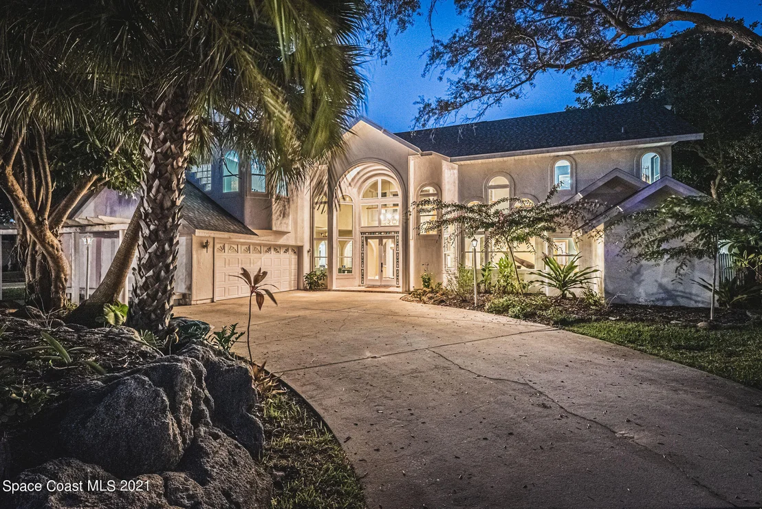 Photo of 472 Peregrine Drive
