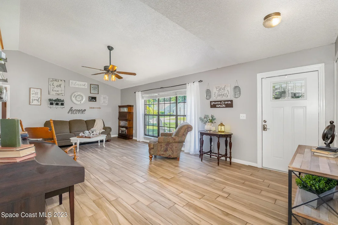Photo of 938 Osprey Lane