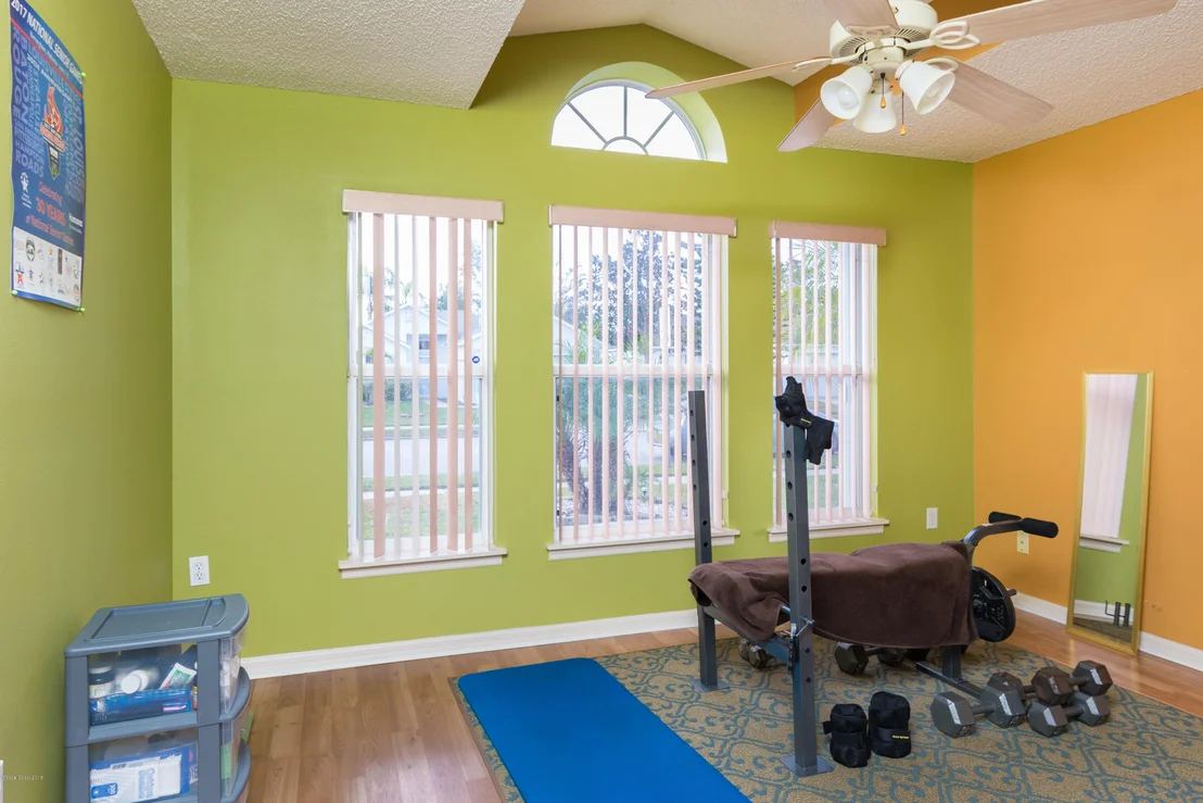 Photo of 1282 White Oak Circle