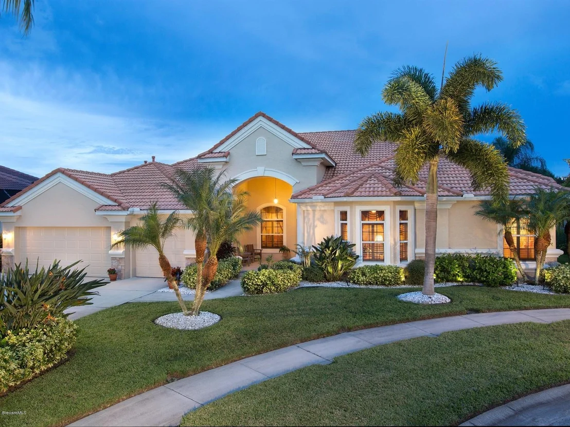 Photo of 965 Chatsworth Drive