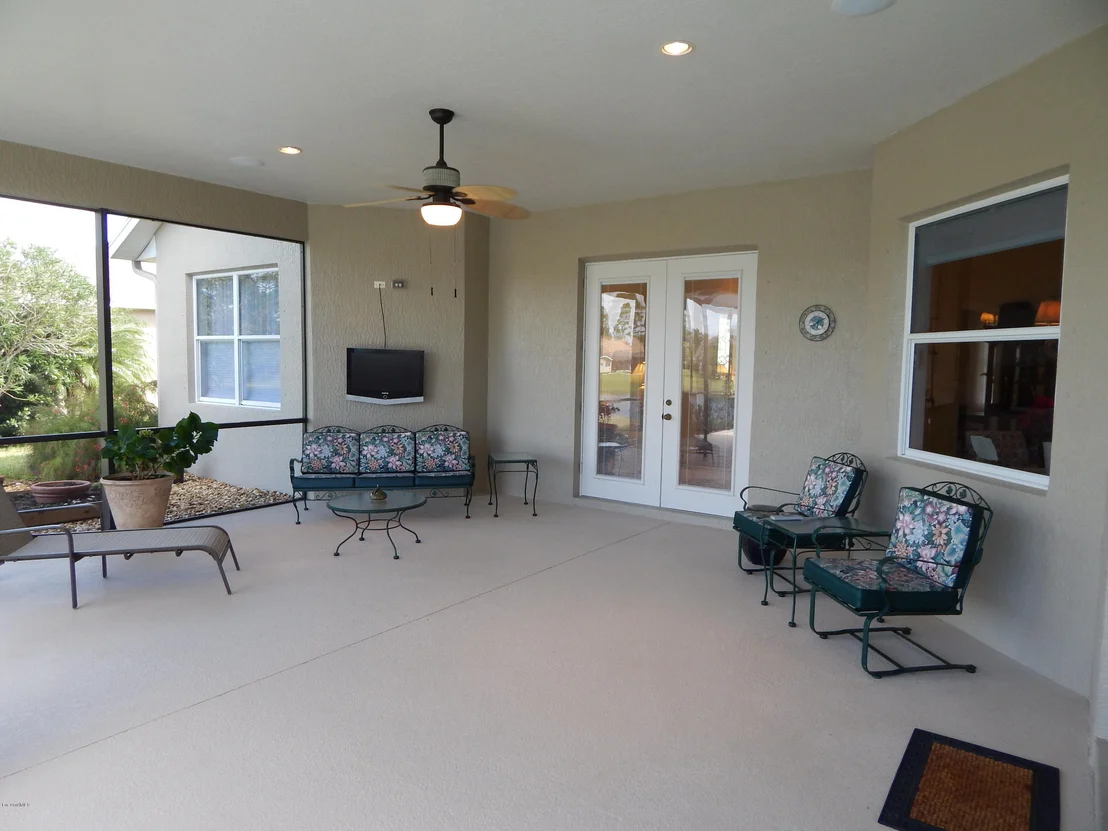 Photo of 211 SE Devlin Court