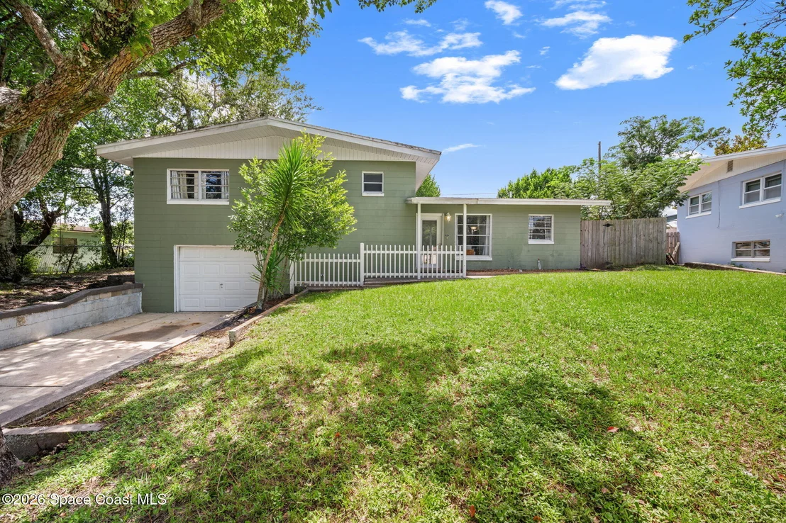 Photo of 1425 Crest Drive