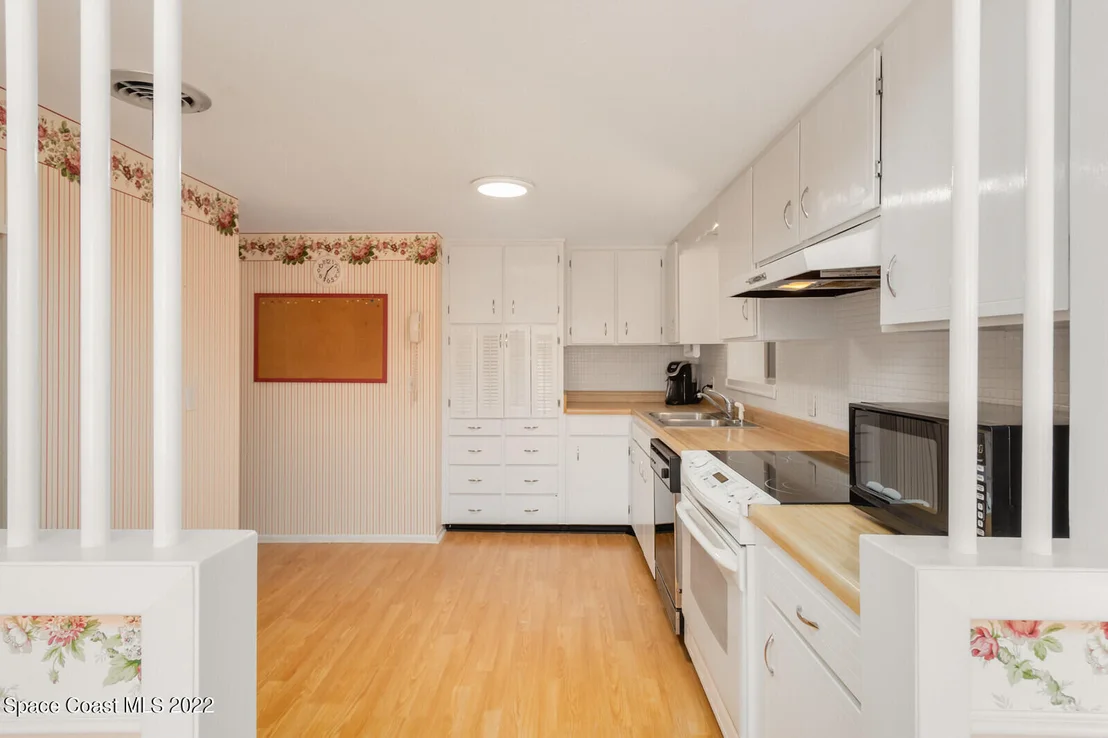 Photo of 2205 Lakeview Drive