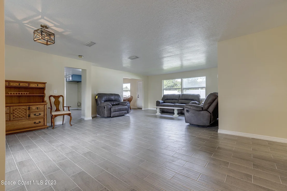 Photo of 1447 Floyd Drive