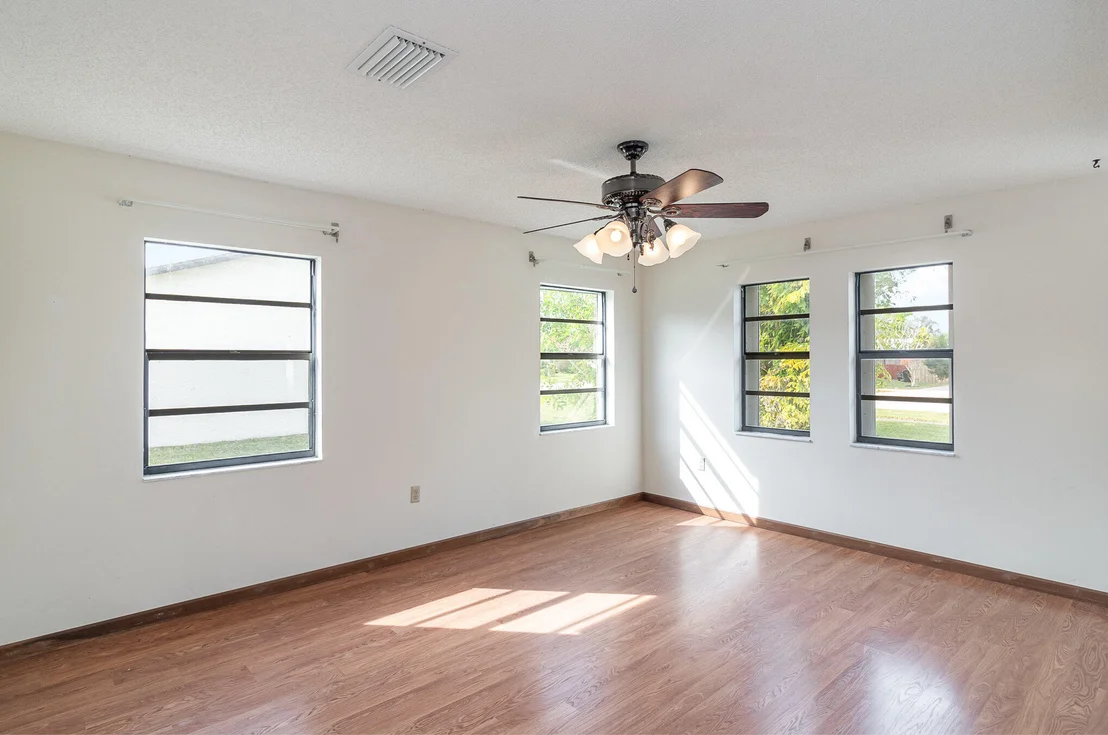 Photo of 137 Cinnamon Lake Circle