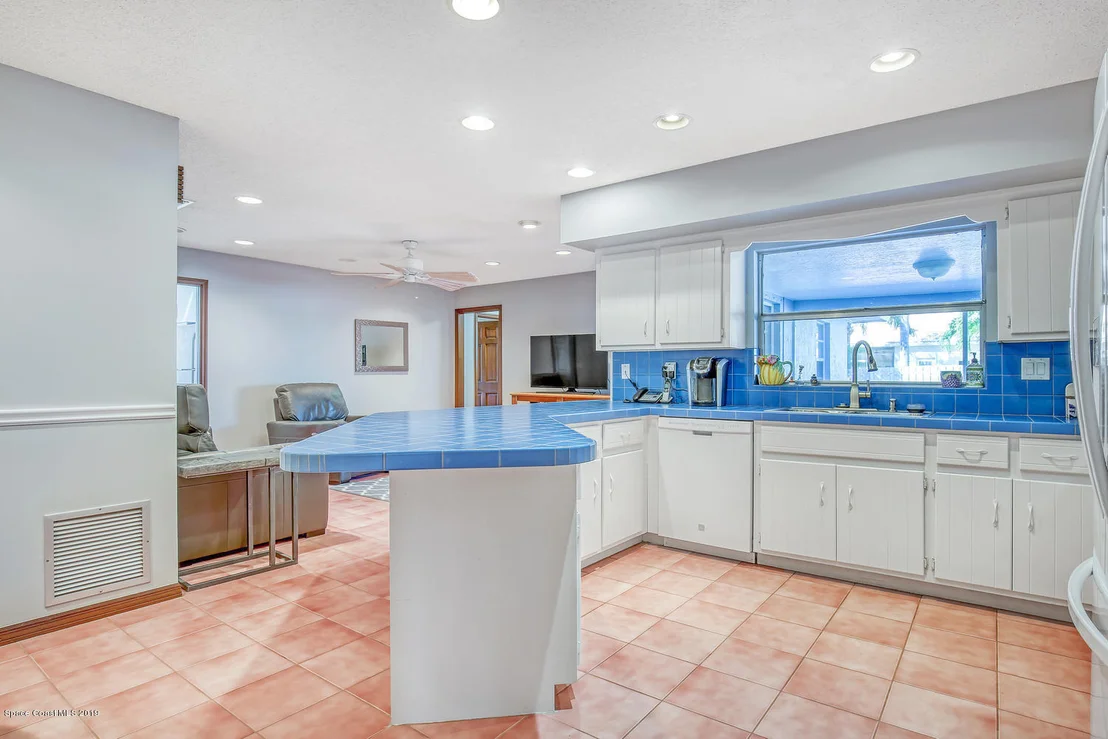 Photo of 480 Red Sail Way