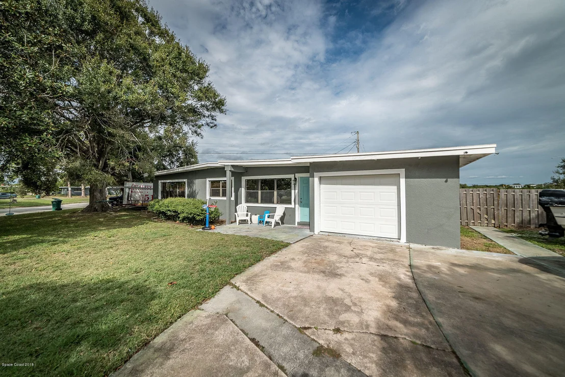 Photo of 812 W Highland Drive