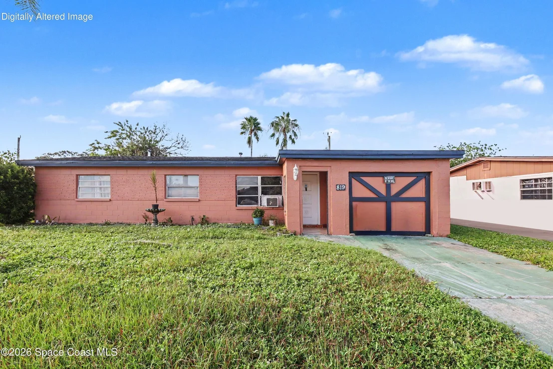 Photo of 819 Almond Boulevard