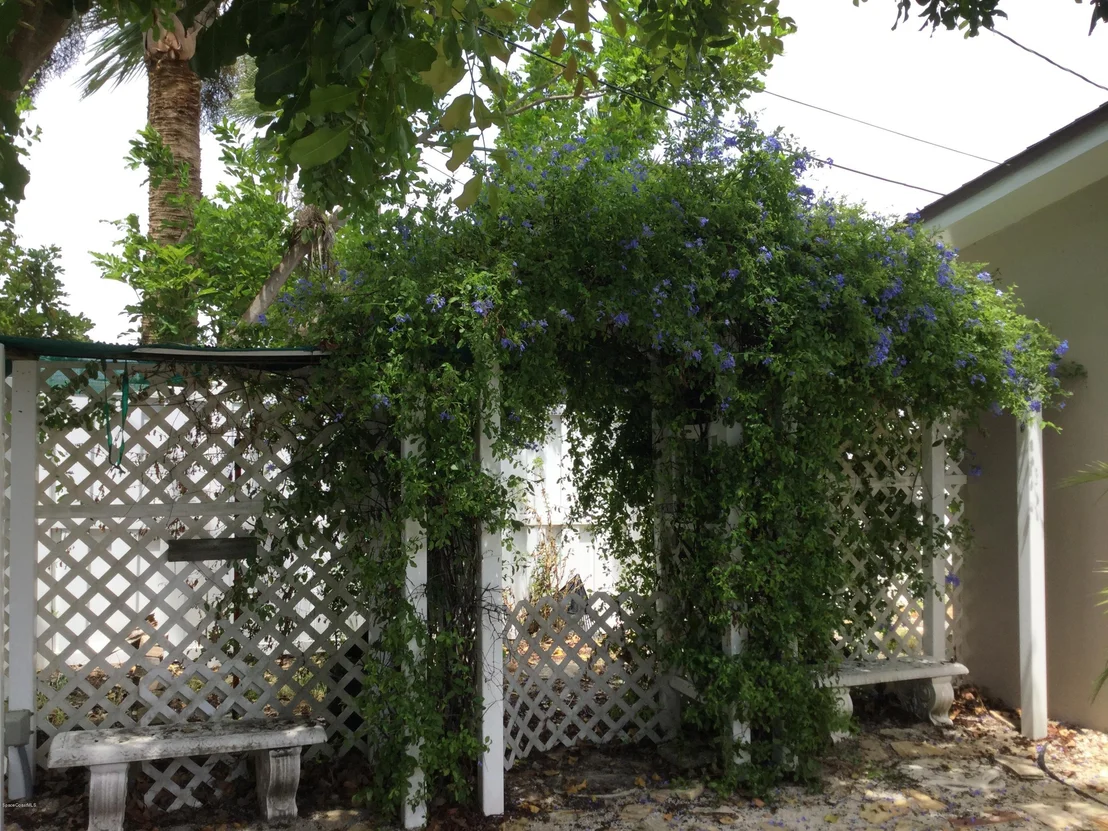 Photo of 610 N Robert Way