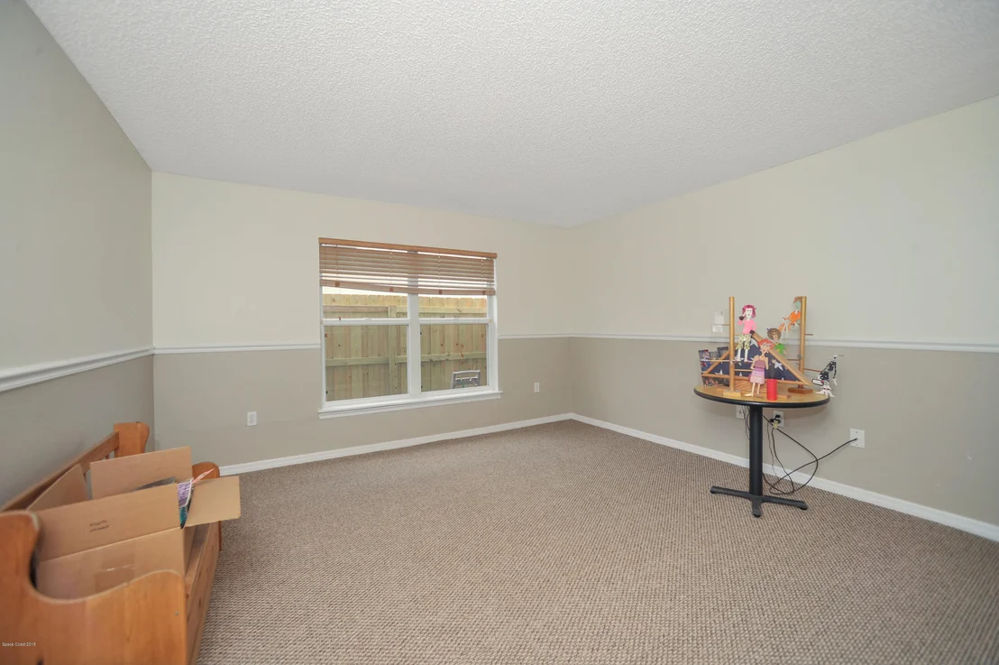 Photo of 1265 White Oak Circle