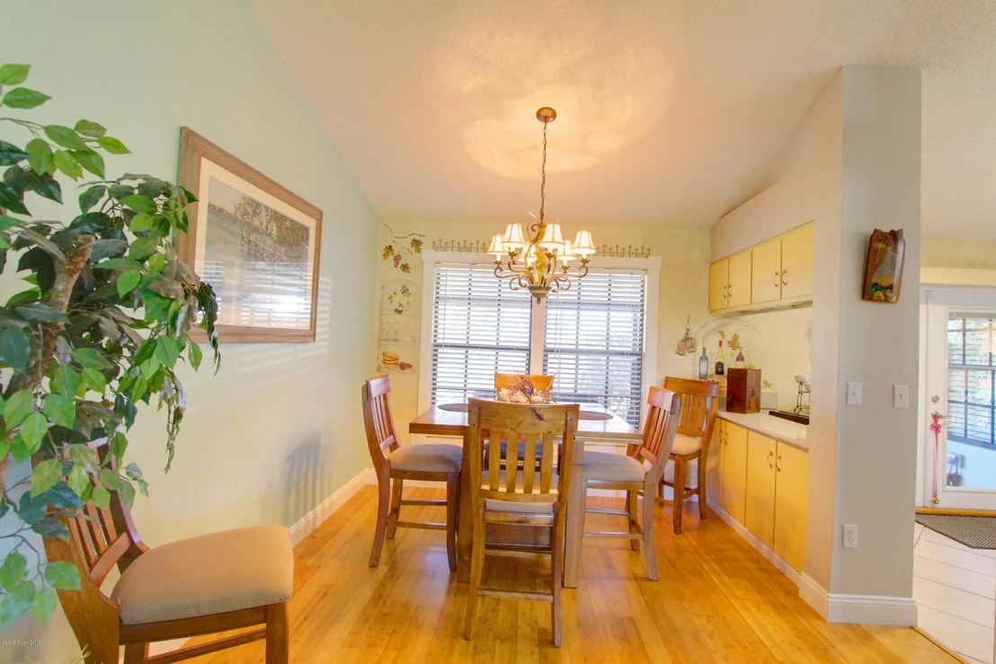 Photo of 1237 Lakeview Drive