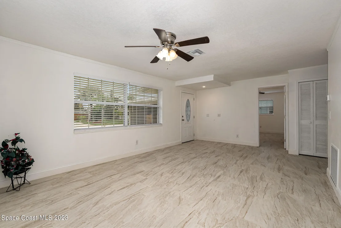 Photo of 581 Oxford Avenue