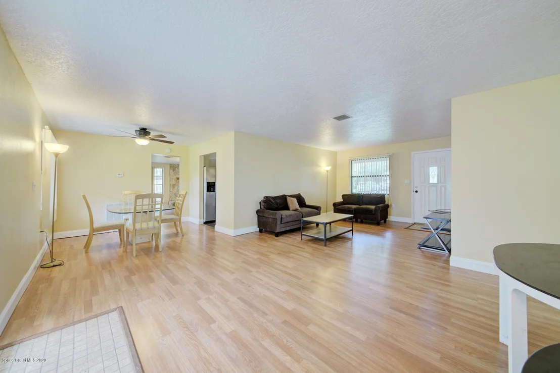 Photo of 1043 Green Road