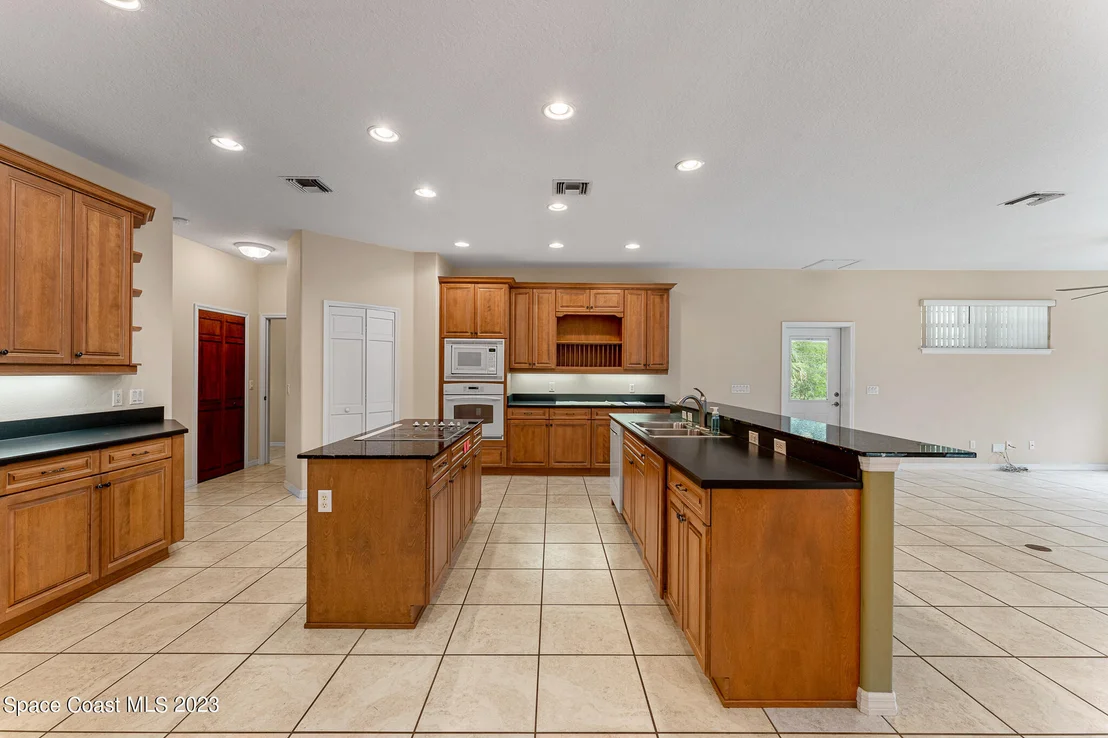 Photo of 927 Iron Bend Trail