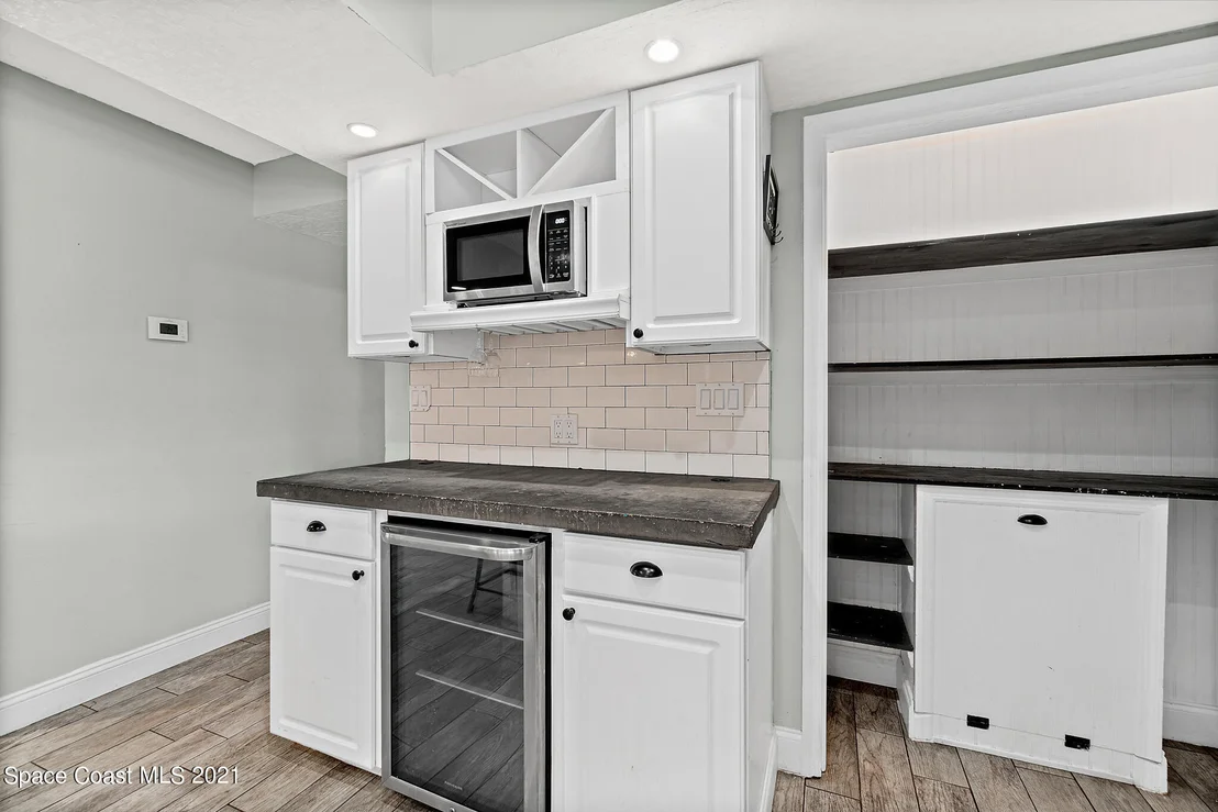 Photo of 555 Bahama Drive