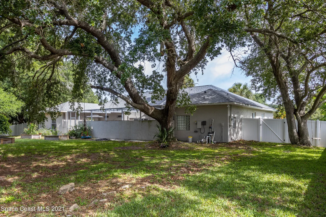 Photo of 2209 Royal Oaks Drive