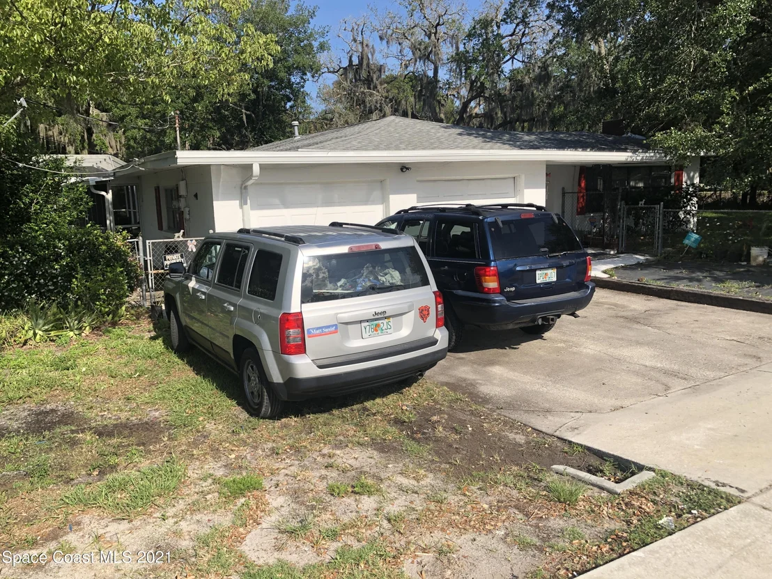 Photo of 304 N Range Road