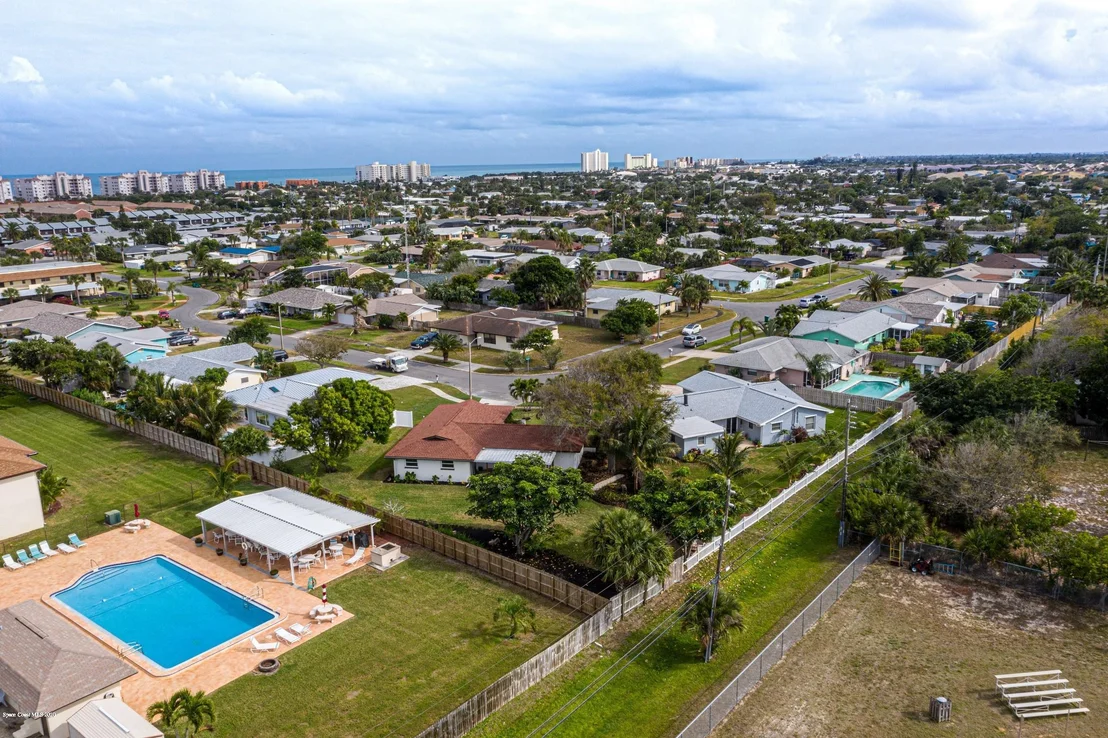 Photo of 541 Biscayne Drive