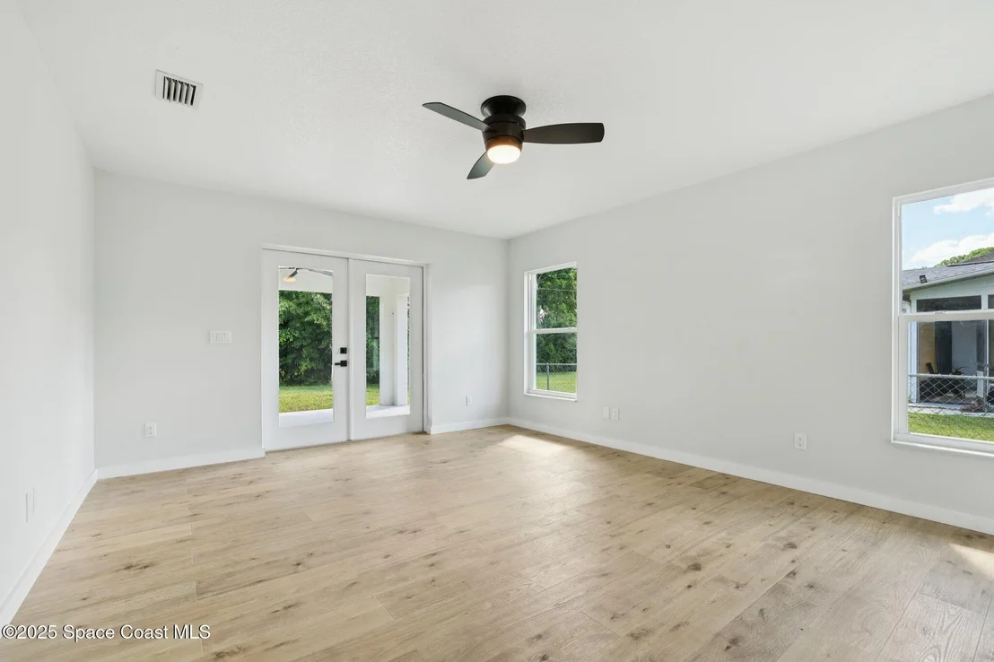 Photo of 1441 Eldron Boulevard SE