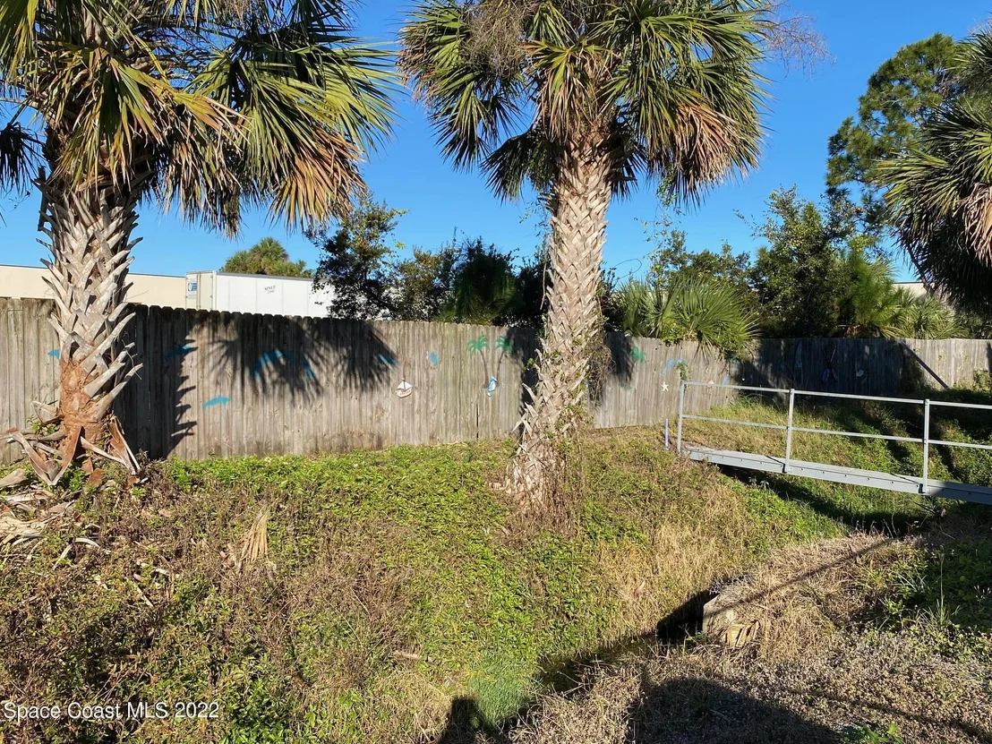 Photo of 2323 Coconut Palm Drive NE