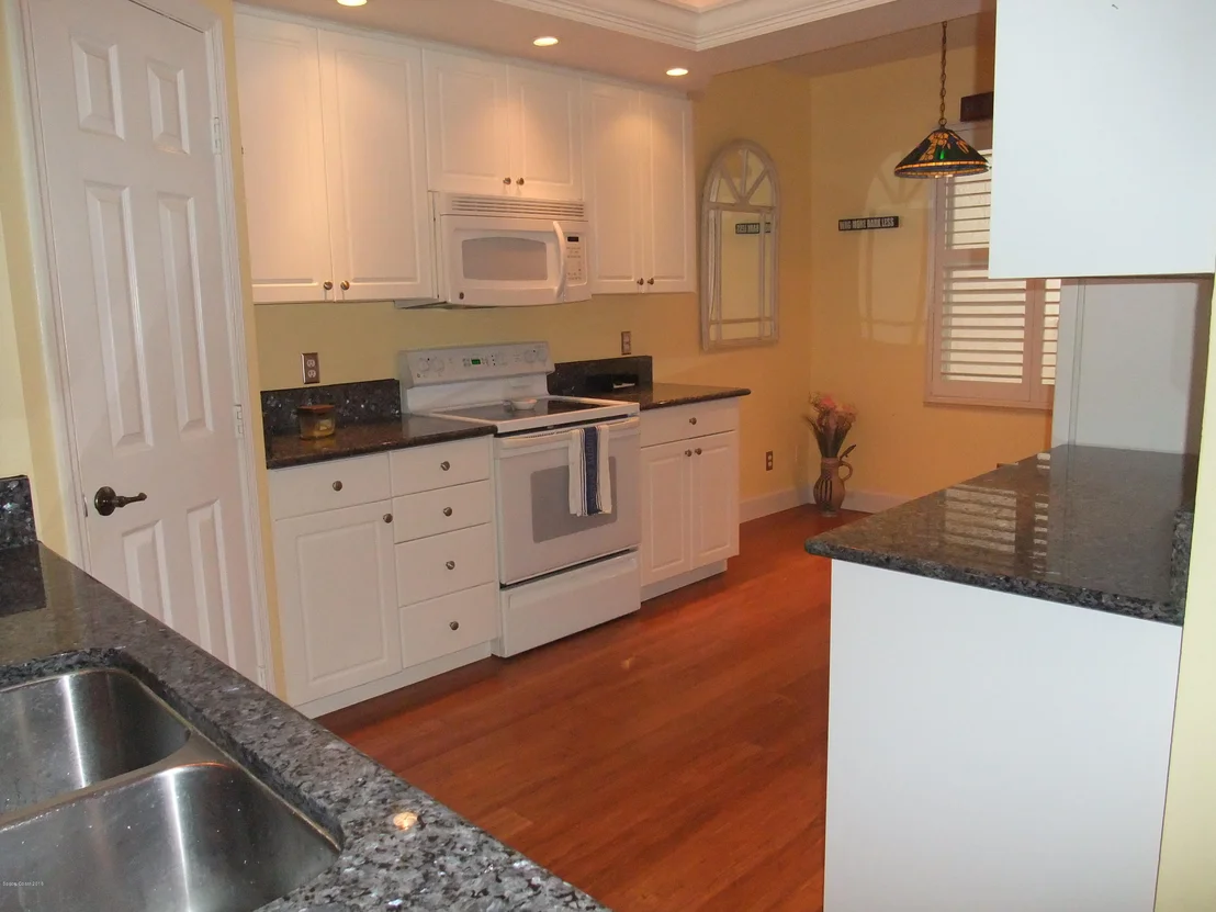 Photo of Unit 702 at 102 Riverside Drive