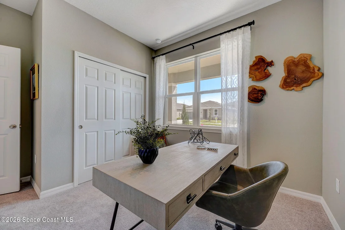 Photo of 1142 Banff Drive NE