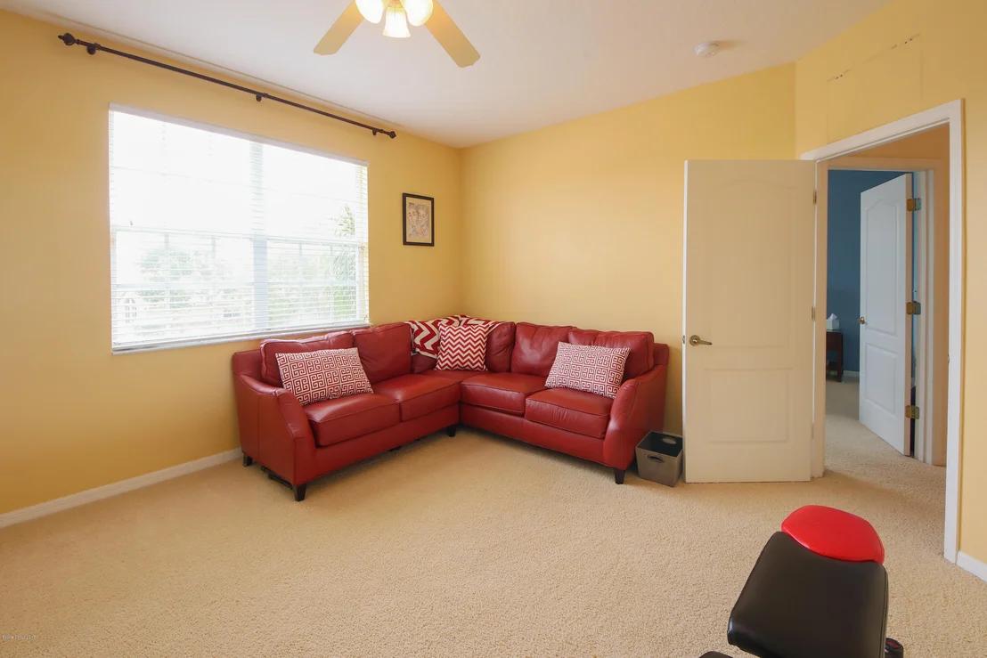 Photo of 885 Chatsworth Drive