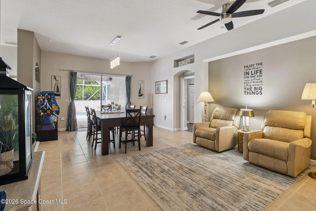Photo of 409 Gardendale Circle SE