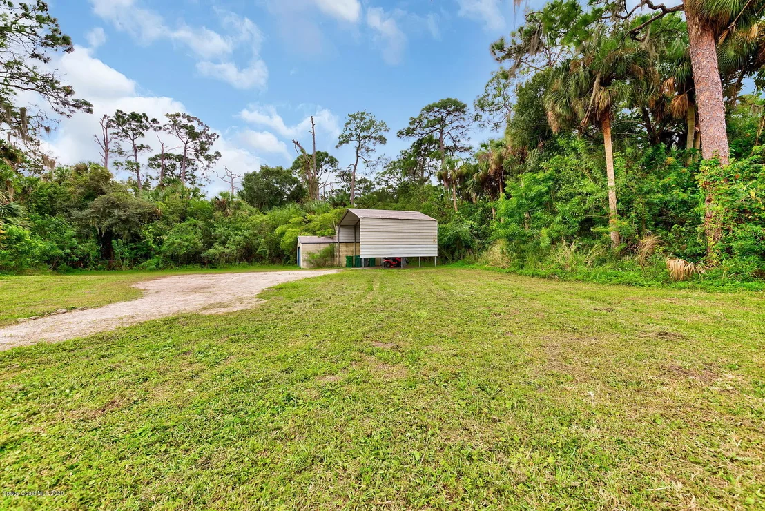 Photo of 1043 Green Road