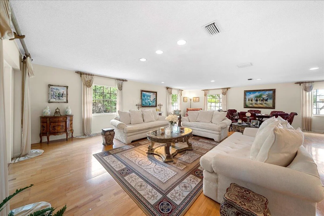 Photo of 716 Malibu Lane