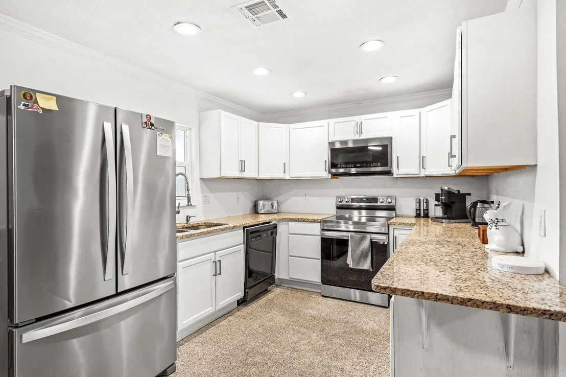 Photo of 1557 Hillcrest Drive