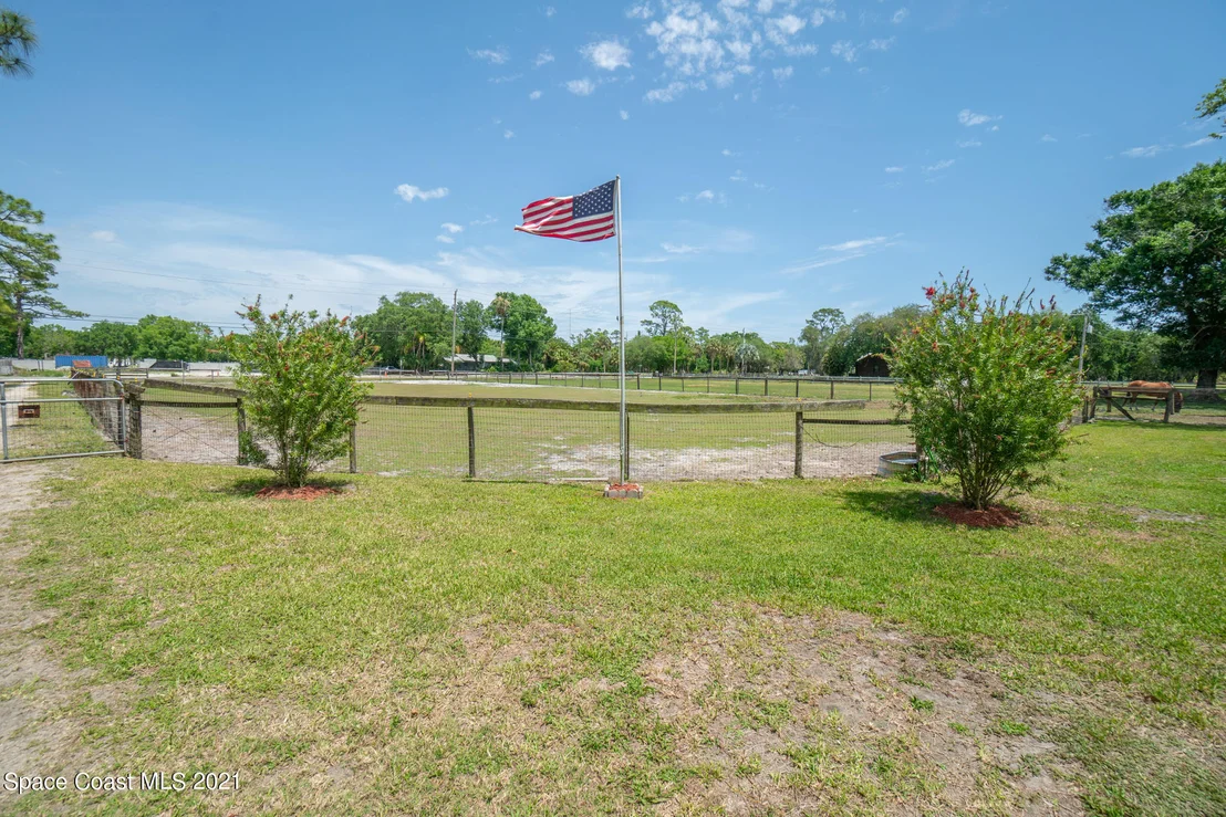Photo of 3635 Hield Road