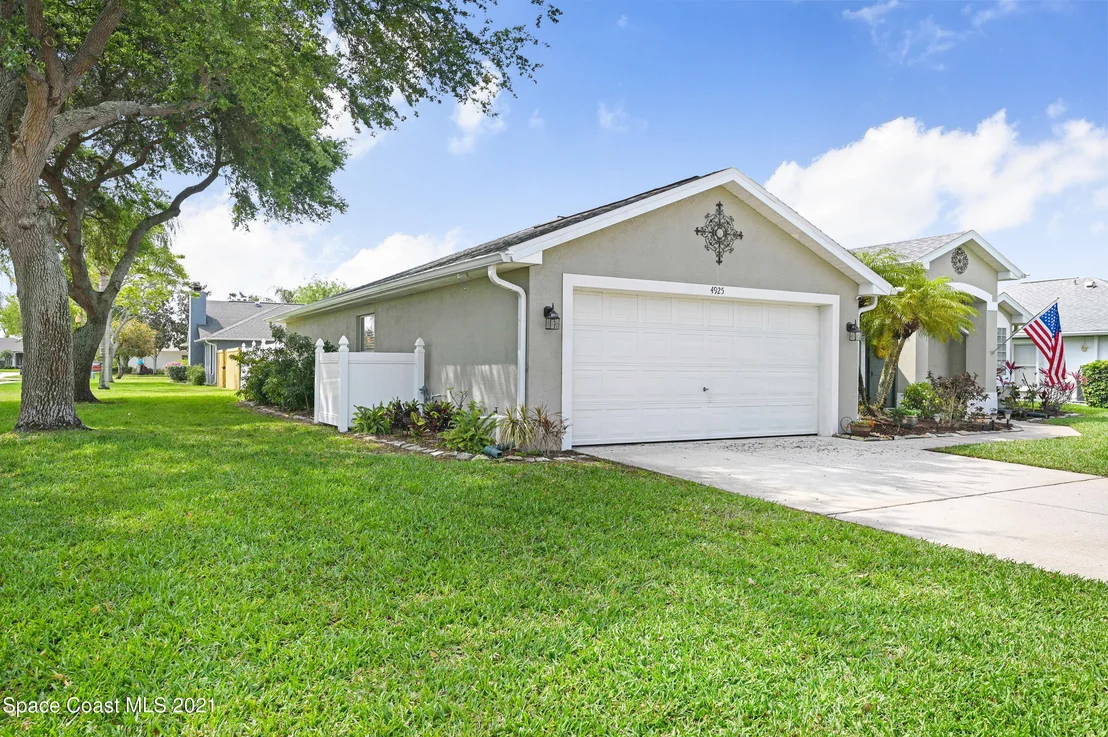 Photo of 4925 Buttonwood Drive