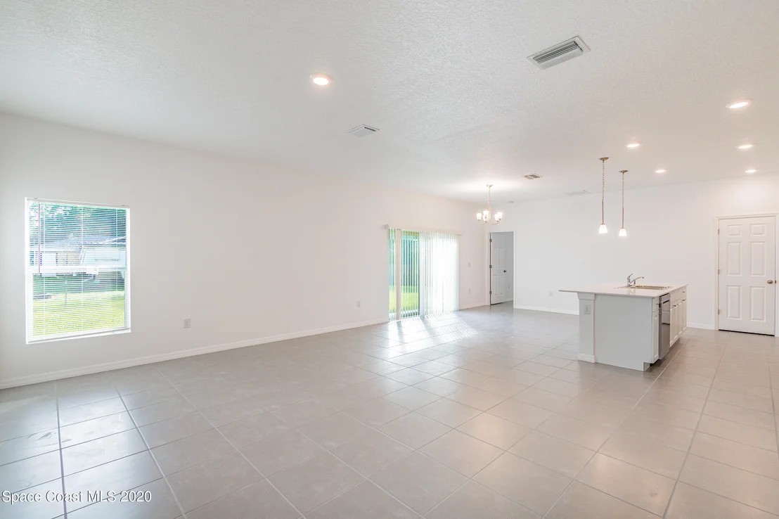 Photo of 850 Lyons Cir Circle NW