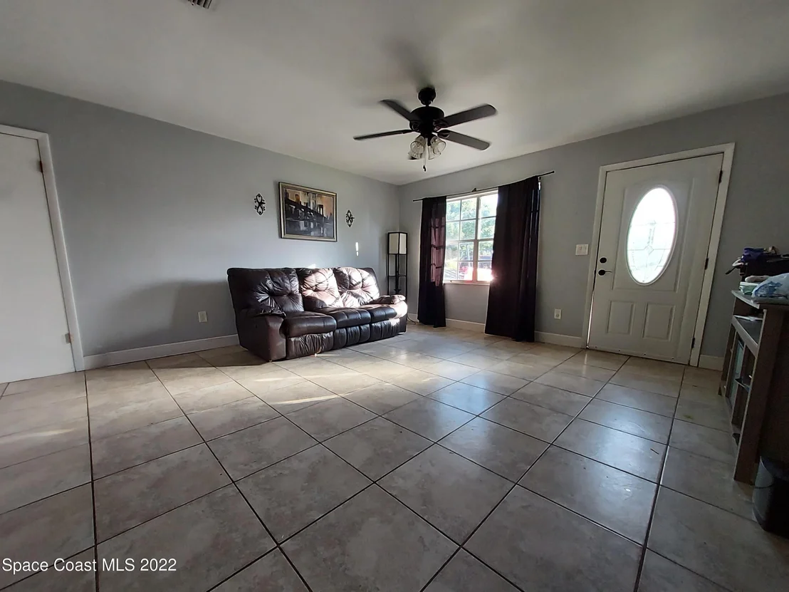 Photo of 1423 Cindy Circle NE