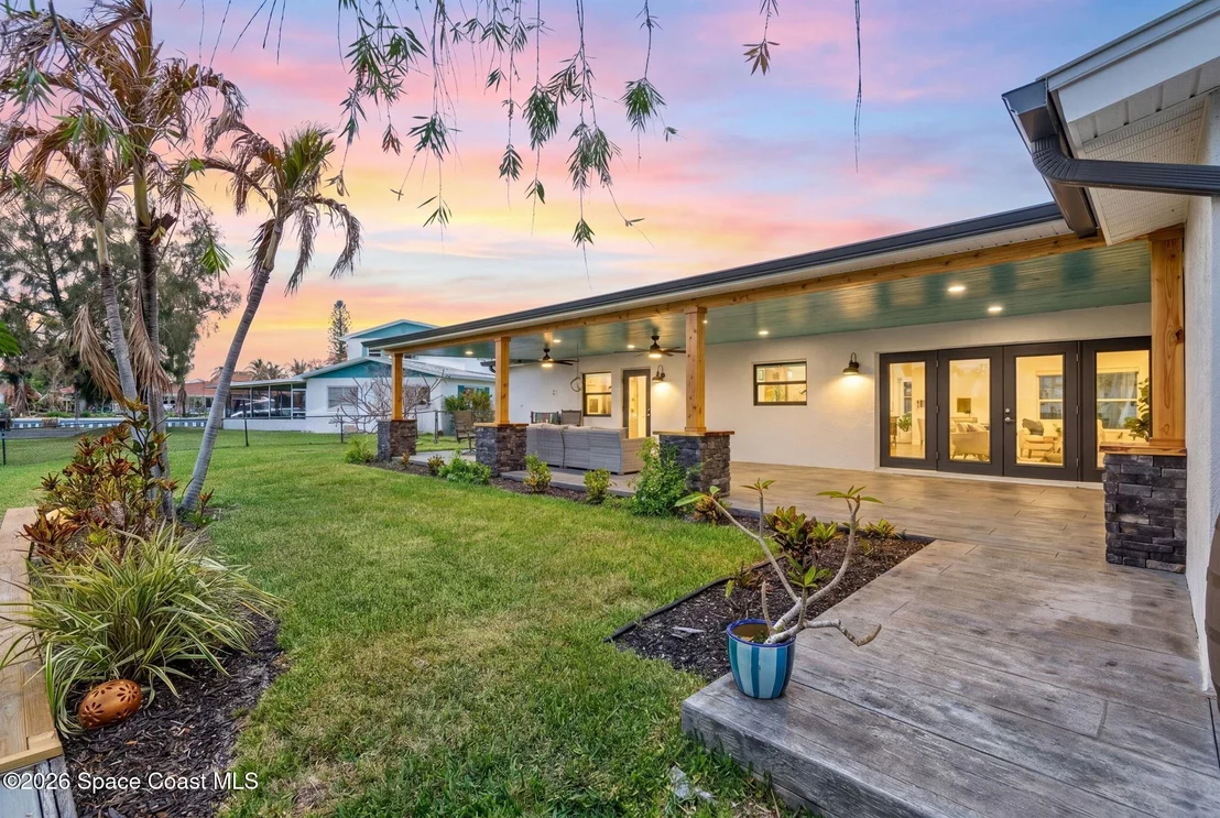 Photo of 213 River Road
