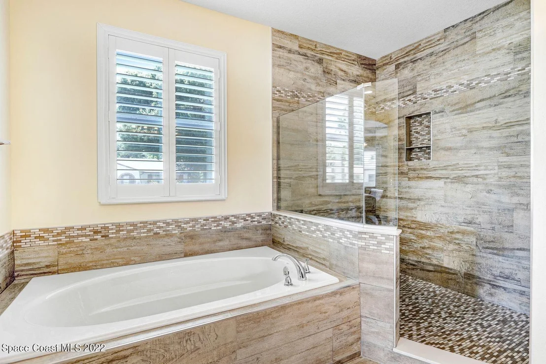 Photo of 335 Pine Boulevard