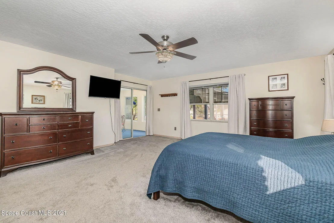 Photo of 2555 Macdonald Lane