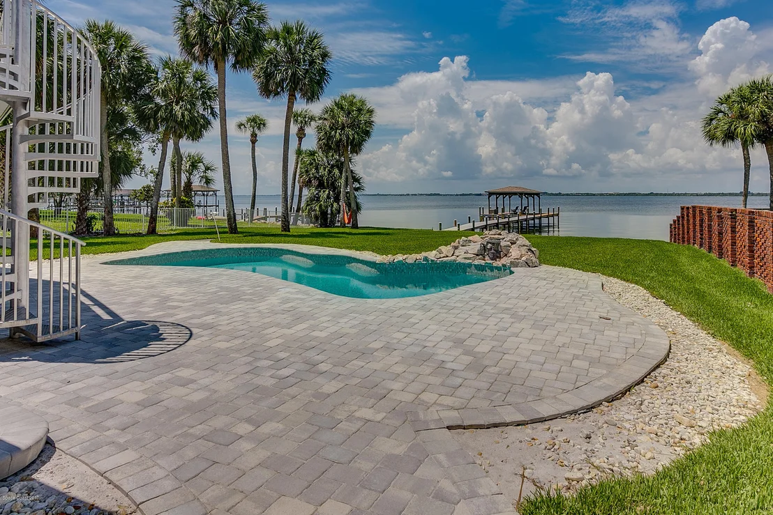 Photo of 300 Riverside Drive