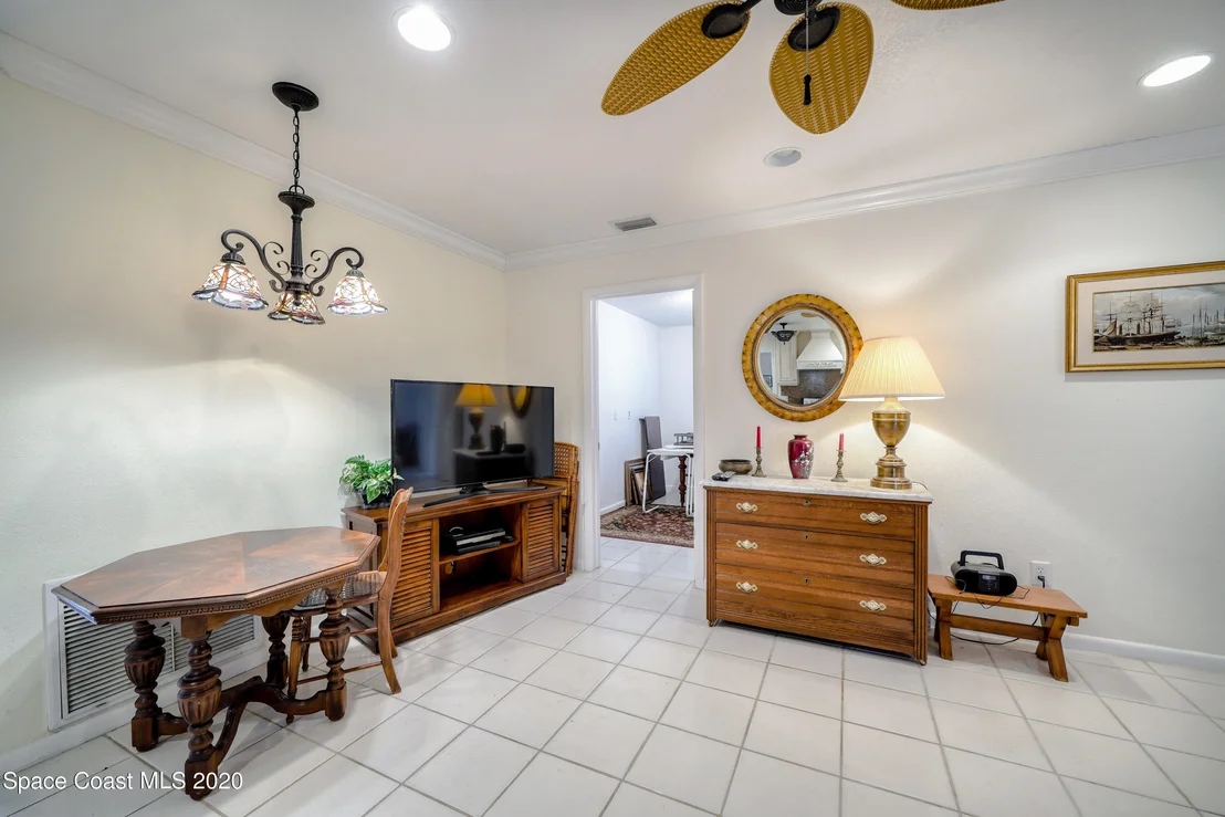 Photo of 304 HAMLIN Avenue