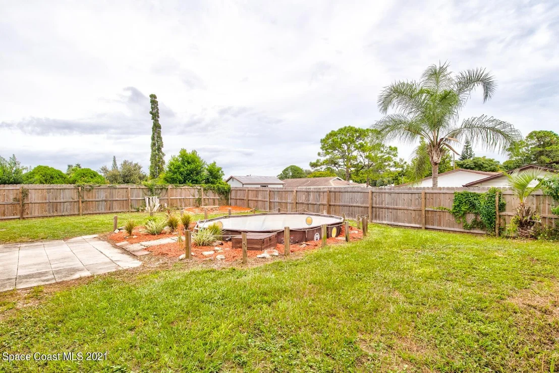 Photo of 6039 Apple Avenue