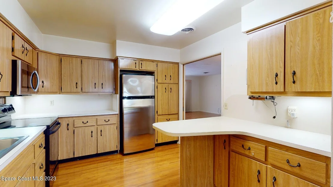 Photo of 204 S Riverside Drive