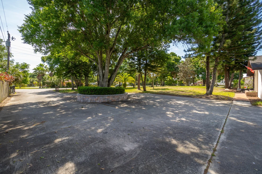 Photo of 810 Knecht Road NE