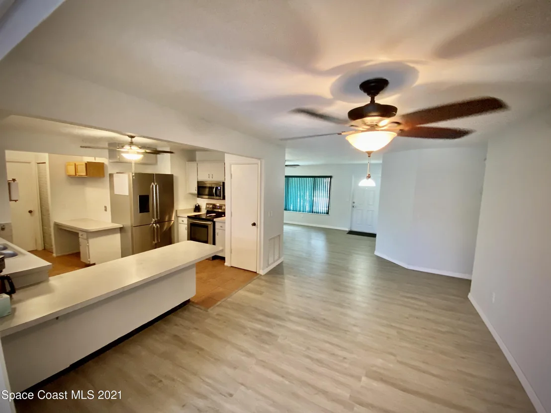 Photo of 1320 Mariposa Drive NE