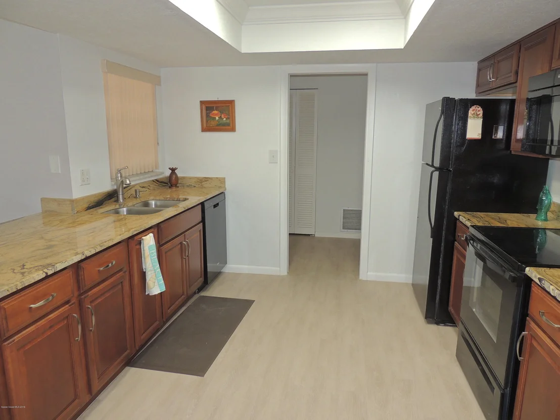 Photo of 327 Dorset Drive S