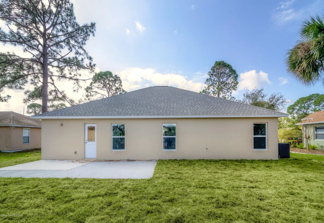 Photo of 7423 Carillon Avenue
