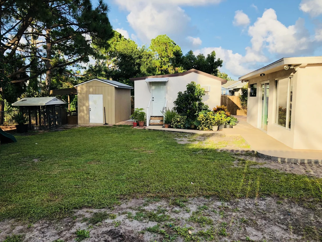 Photo of 5740 Fairbridge Street