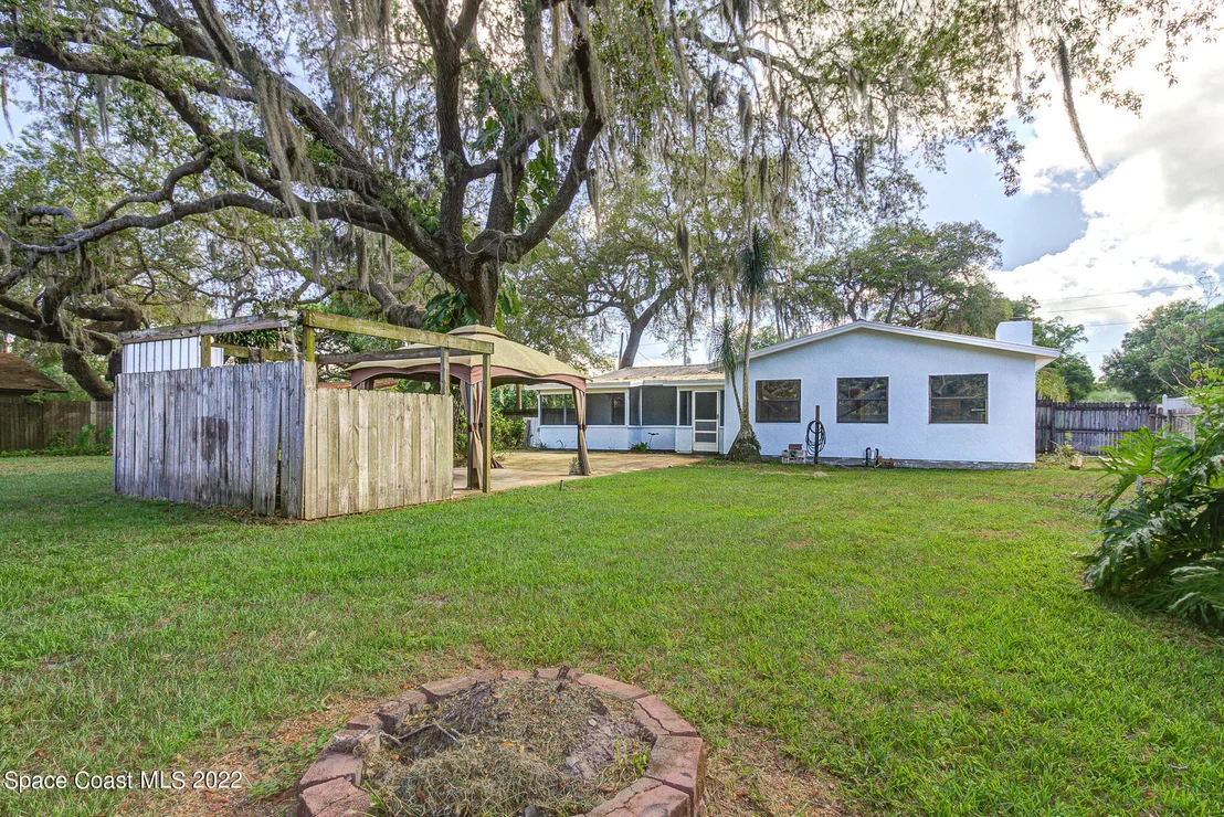 Photo of 2777 Pine Avenue
