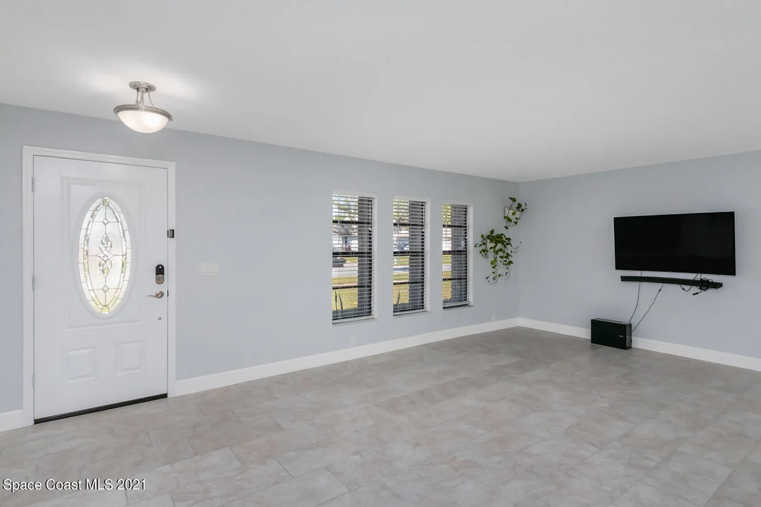 Photo of 991 Pineland Drive